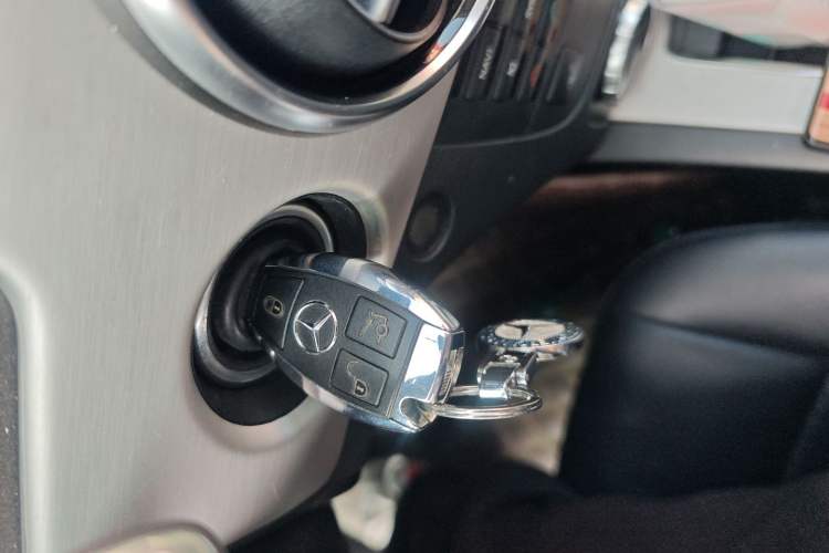 Used Mercedes-Benz GLK-Class 2013 GLK 300 4MATIC Dynamic Sunroof Model
