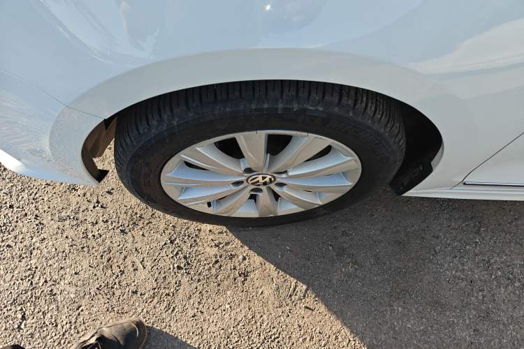 Used Volkswagen Sagitar 2015 230TSI Automatic Comfort Version
