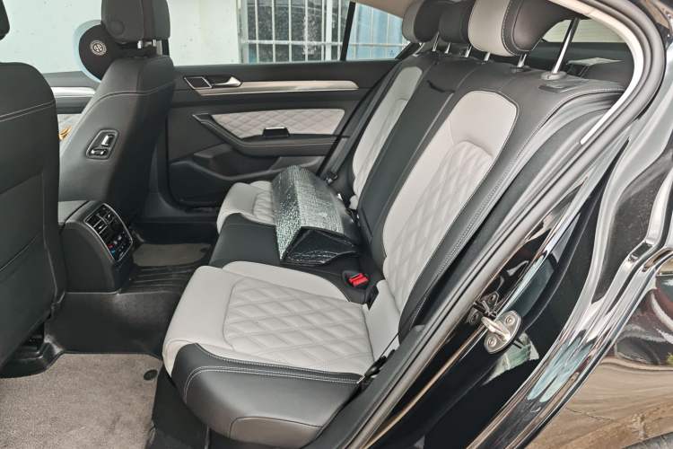 Used Volkswagen Magotan 2023 2 Million Units Limited Edition 330TSI DSG Leading Version
