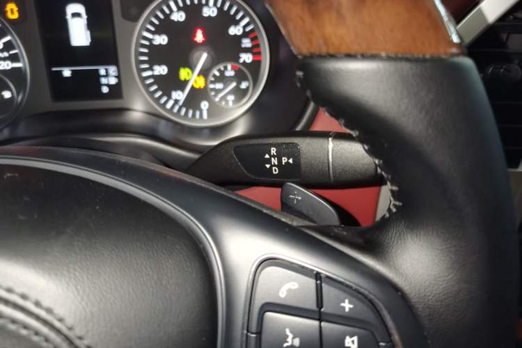 Used Mercedes-Benz Vito 2018 2.0T Elite Version 7 Seats China VI Emission Standard
