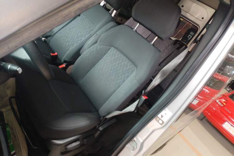 Used JMC Fushun 2022 2.0T Manual Multi-Function Passenger Vehicle Short Wheelbase Mid-Height Roof 6-Seater