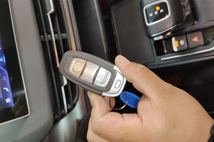 Used Hongqi E-QM5 2022 431 km Charge & Enjoy Edition
