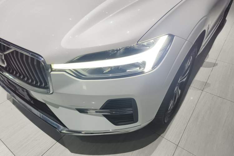 Used Volvo XC60 2023 B5 4x4 Smart Luxury Edition
