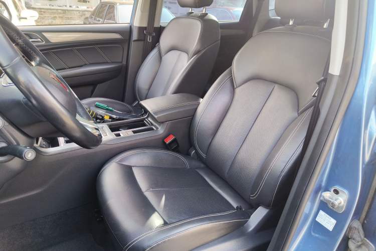 Used Roewe RX5 2016 20T Two-Wheel Drive Automatic Internet Smart Edition
