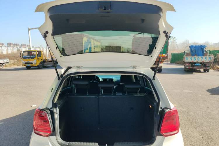 Used Volkswagen Polo 2016 1.6L Automatic Comfort Model
