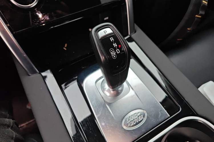 Used Land Rover Discovery Sport 2020 200 PS Family Edition
