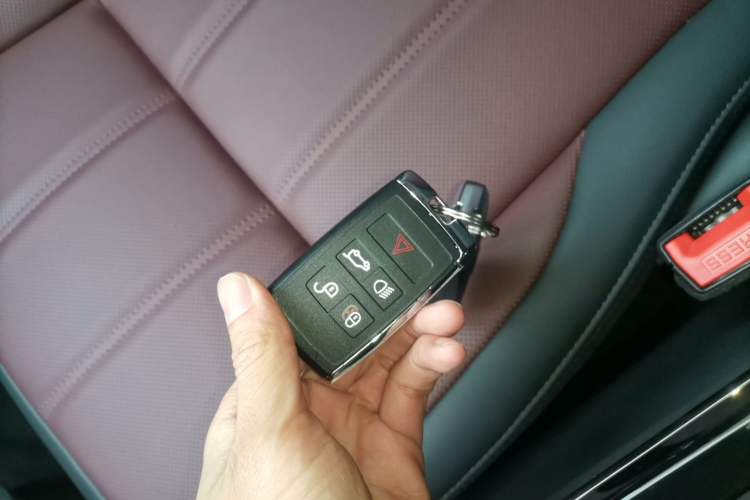 Used Land Rover Range Rover Evoque 2024 Aurora L 249 PS Prestige Light-Chasing Edition