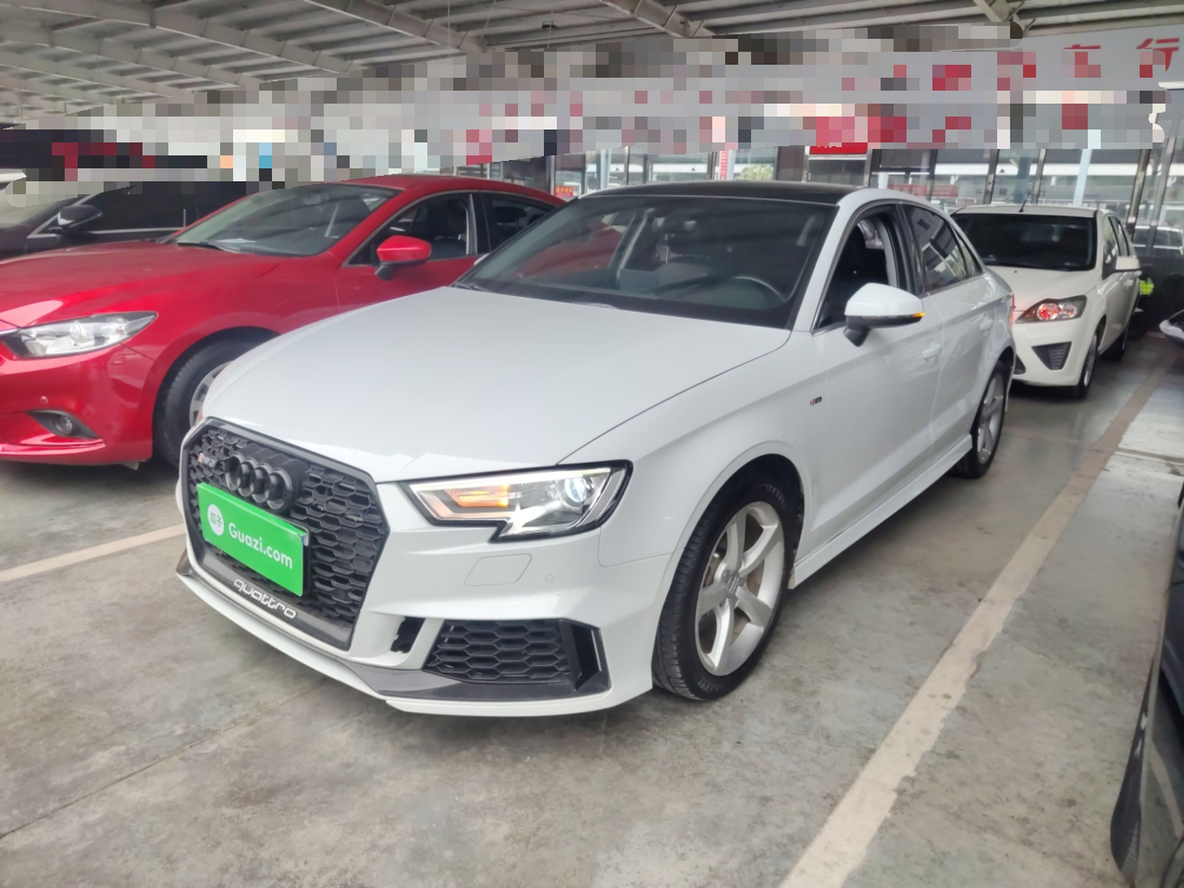 تحت مقدمة السيارة