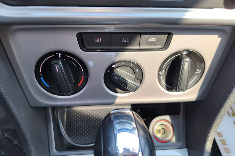 Used Volkswagen Lavida 2013 Revised Classic 1.6L Automatic Fashion Edition