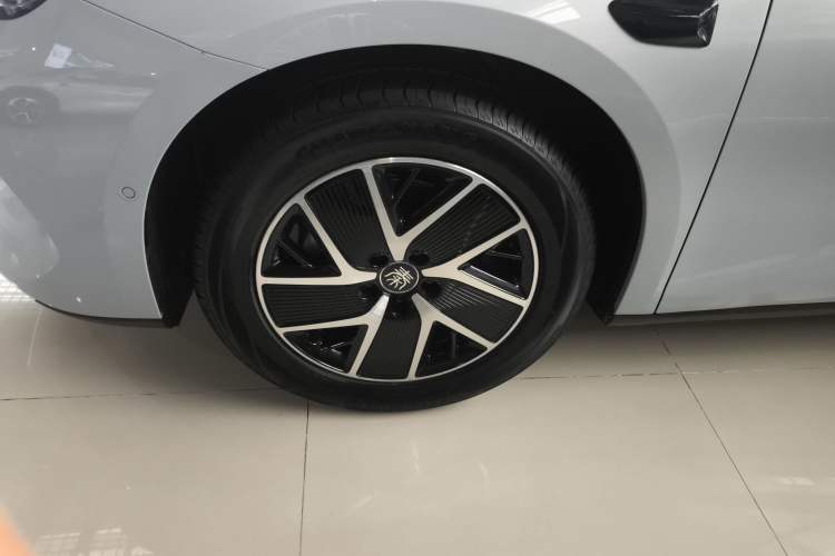 Used BYD Qin L 2025 DM-i Smart Drive 120KM Superior Model
