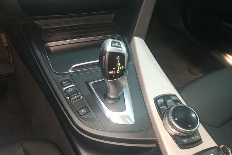 Used BMW 3 Series 2016 320Li Ambition Model
