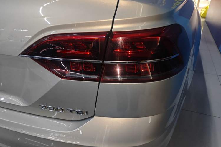 Used Volkswagen Phideon 2016 380TSI Two-Wheel-Drive Luxury Edition
