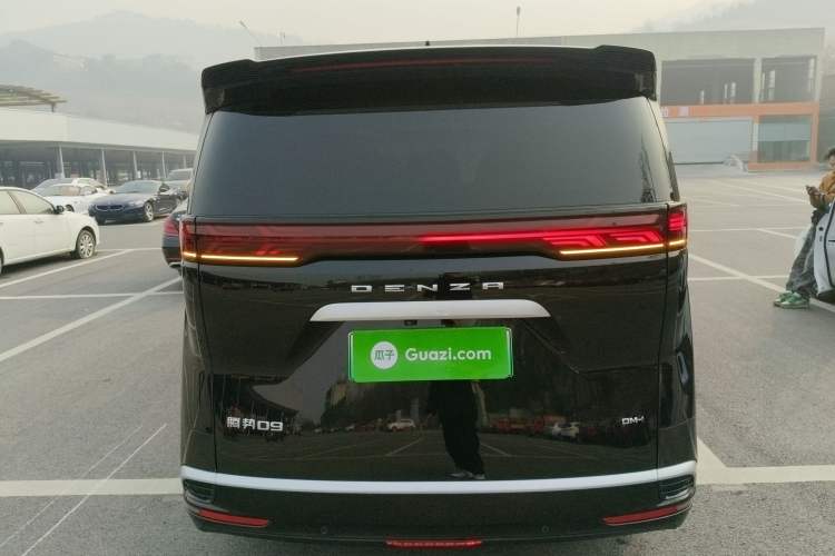 Used Denza D9 2024 DM-i 1050 Luxury Model
