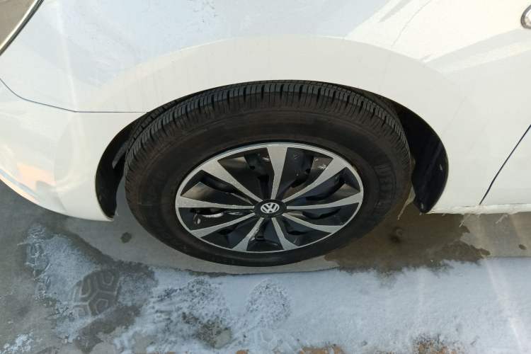 Used Volkswagen Jetta 2015 Value Edition 1.6L Manual Fashionable Style
