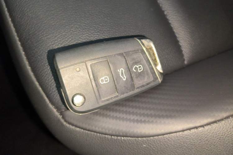 Used Volkswagen T-ROC 2021 280TSI DSG Two-Wheel Drive Comfort Connect Edition
