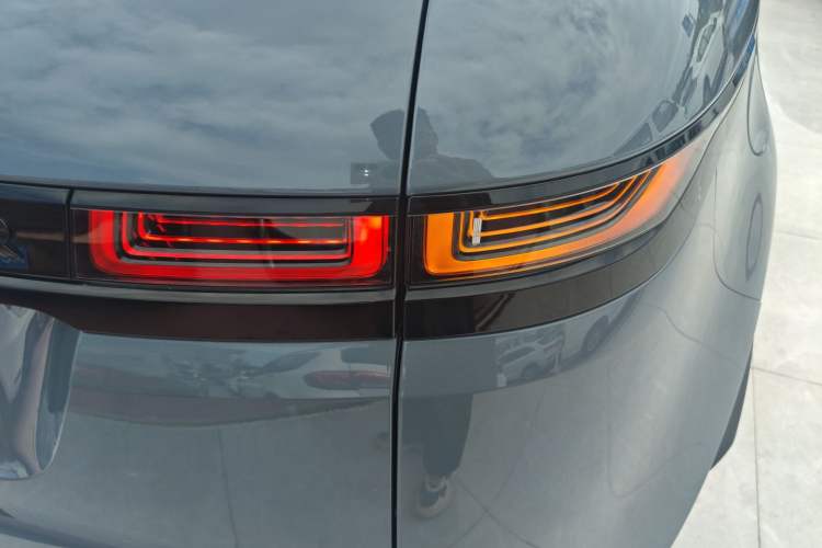 Used Land Rover Range Rover Evoque 2020 249 PS R-DYNAMIC S First-Edition Sport Custom Edition
