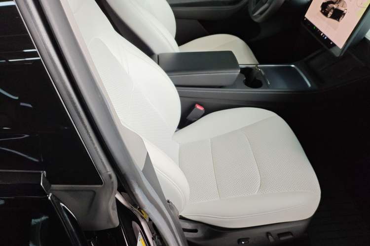 Used Tesla Model Y 2022 Long-Range All-Wheel-Drive Version