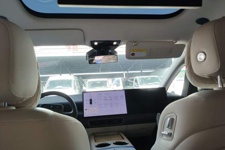 Used Li Auto MEGA 2024 Ultra Model
