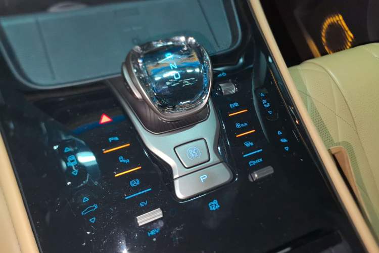 Used Denza D9 2022 DM-i 970 Four-Wheel Drive Prestige Model