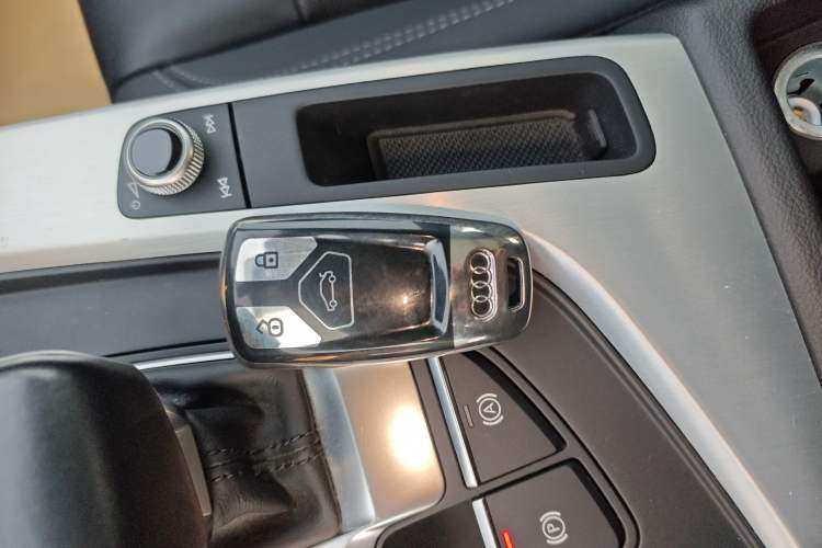 Used Audi A4L 2020 40 TFSI Fashionable and Elegant Model
