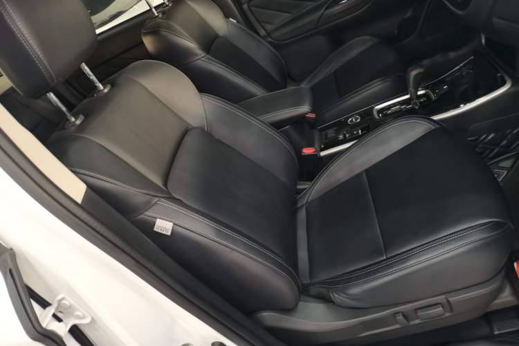 Used Mitsubishi Outlander 2019 2.4L 4x4 Zhi Xiang Edition 5 Seats China VI Standard
