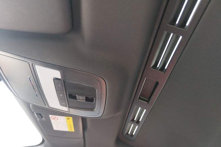 Used MG 5 2022 180 DVVT CVT Youth Luxury Edition
