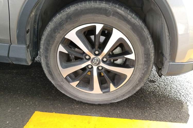 Used Toyota RAV4 2019 2.0L CVT Two-Wheel Drive Comfort Edition China VI Standard
