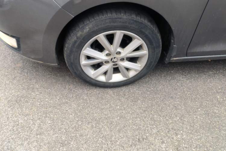 Used Skoda Rapid 2015 1.6L Automatic Smart Selection Model