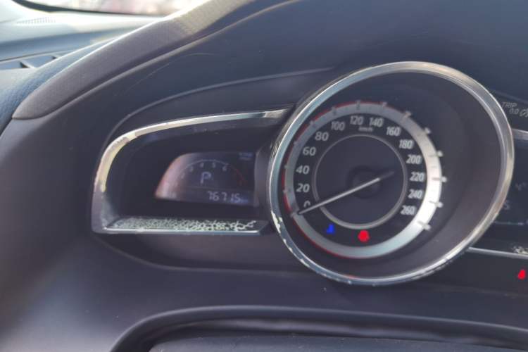 Used Mazda Mazda 3 Axela 2016 Hatchback 1.5L Automatic Luxury Model