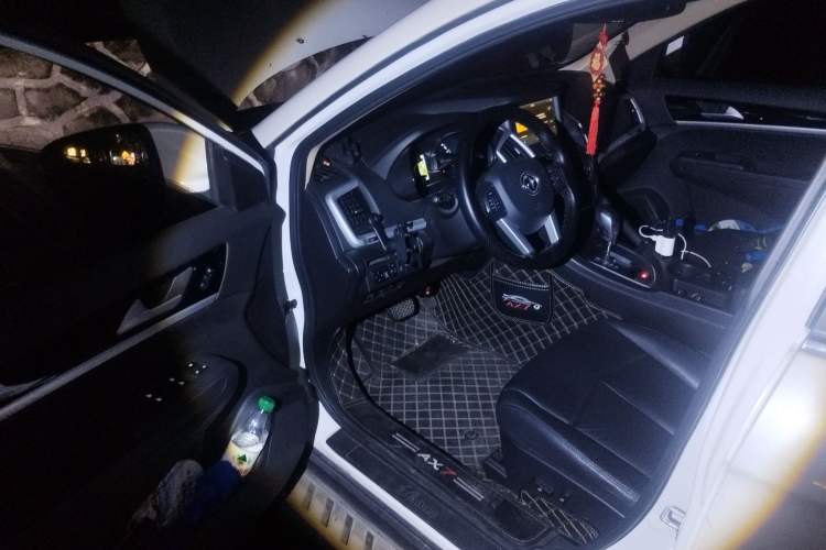 Used Dongfeng Aeolus AX7 2015 2.3L Automatic ZhiZun Version
