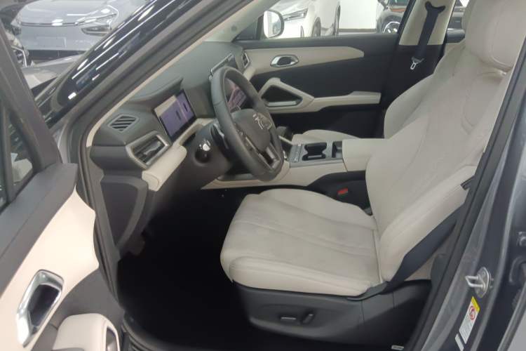 Used BYD Yuan UP 2025 Intelligent Driving Version 401 km Leading Edition