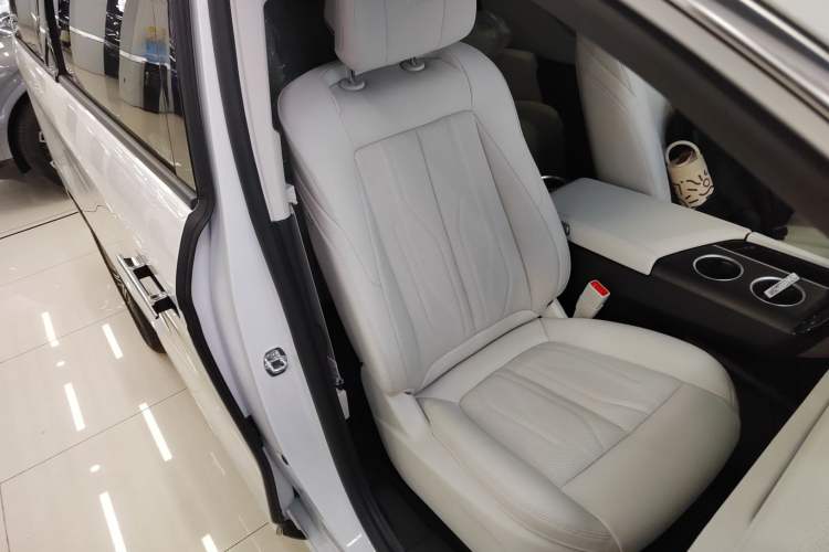 Used Buick GL8 New Energy 2024 Lu Zun Deluxe Edition 7-Seater
