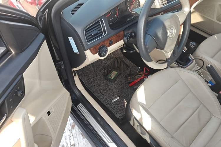 Used Volkswagen Lavida 2013 Restyled Classic 1.6L Manual Comfort Edition
