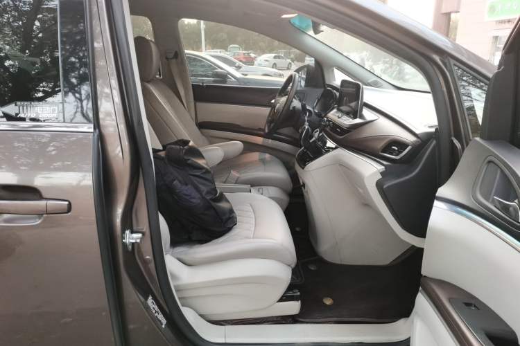 Used Buick GL8 2020 Land Cruiser Executive Class 652T Comfort Model
