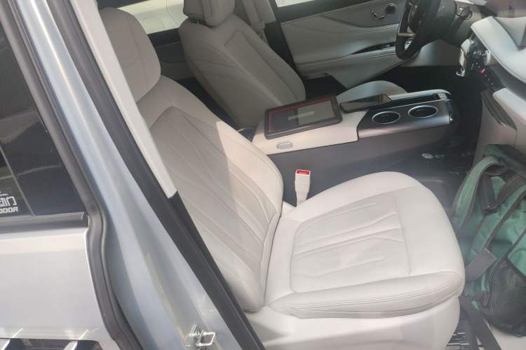 Used Buick GL8 New Energy 2024 Lu Zun Deluxe Edition 7-Seater
