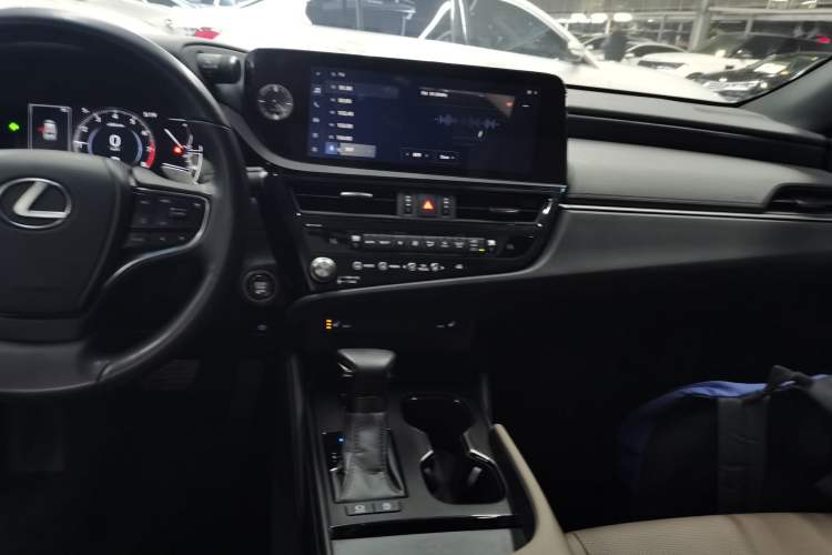 Used Lexus ES 2023 260 Excellence Edition
