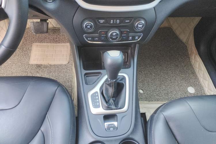 Used  Cherokee 2016 2.4L Leading Edition
