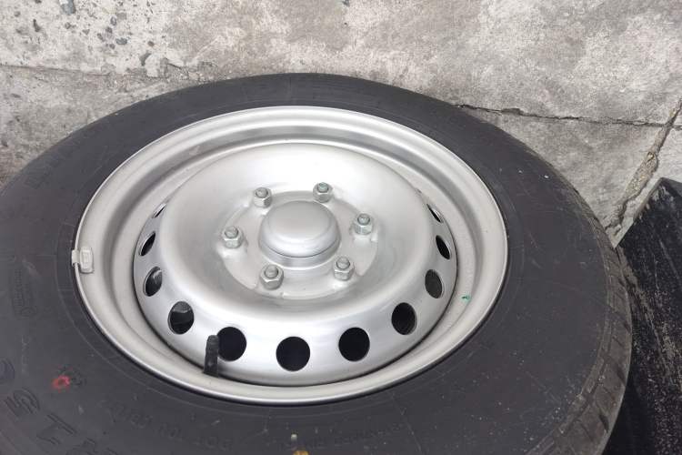 Used Wuling Yangguang 2024 300KM Comfort Version Passenger Van 75kW
