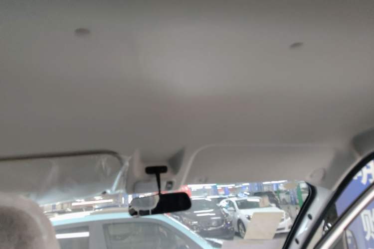 Used Wuling Yangguang 2024 300KM Comfort Version Passenger Van 75kW