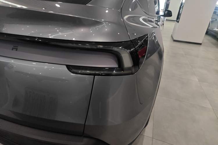 Used Tesla Model Y 2025 Rear-Wheel-Drive Version
