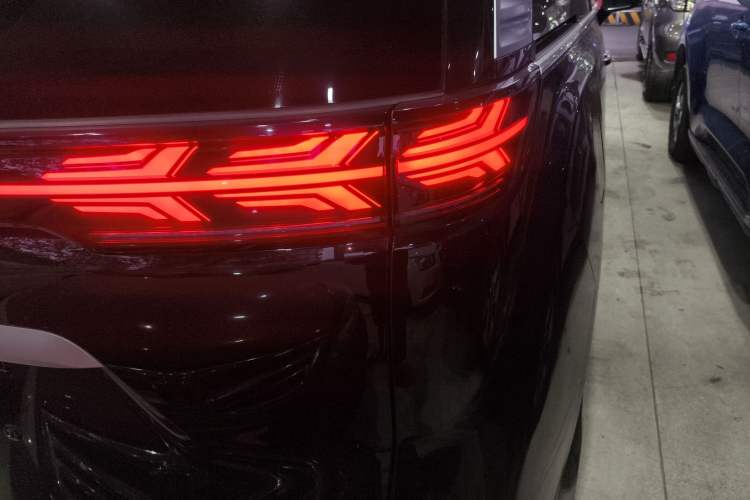 Used Denza D9 2022 DM-i 970 Four-Wheel Drive Prestige Model
