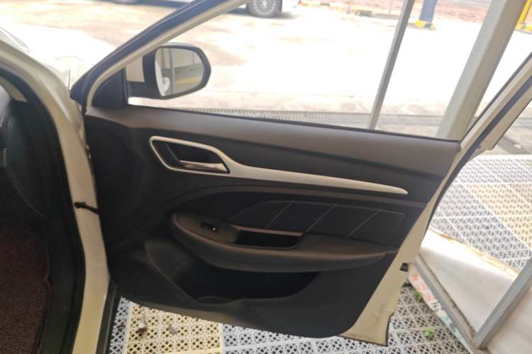 Used MG ZS 2017 1.5L Automatic Luxury Internet Edition
