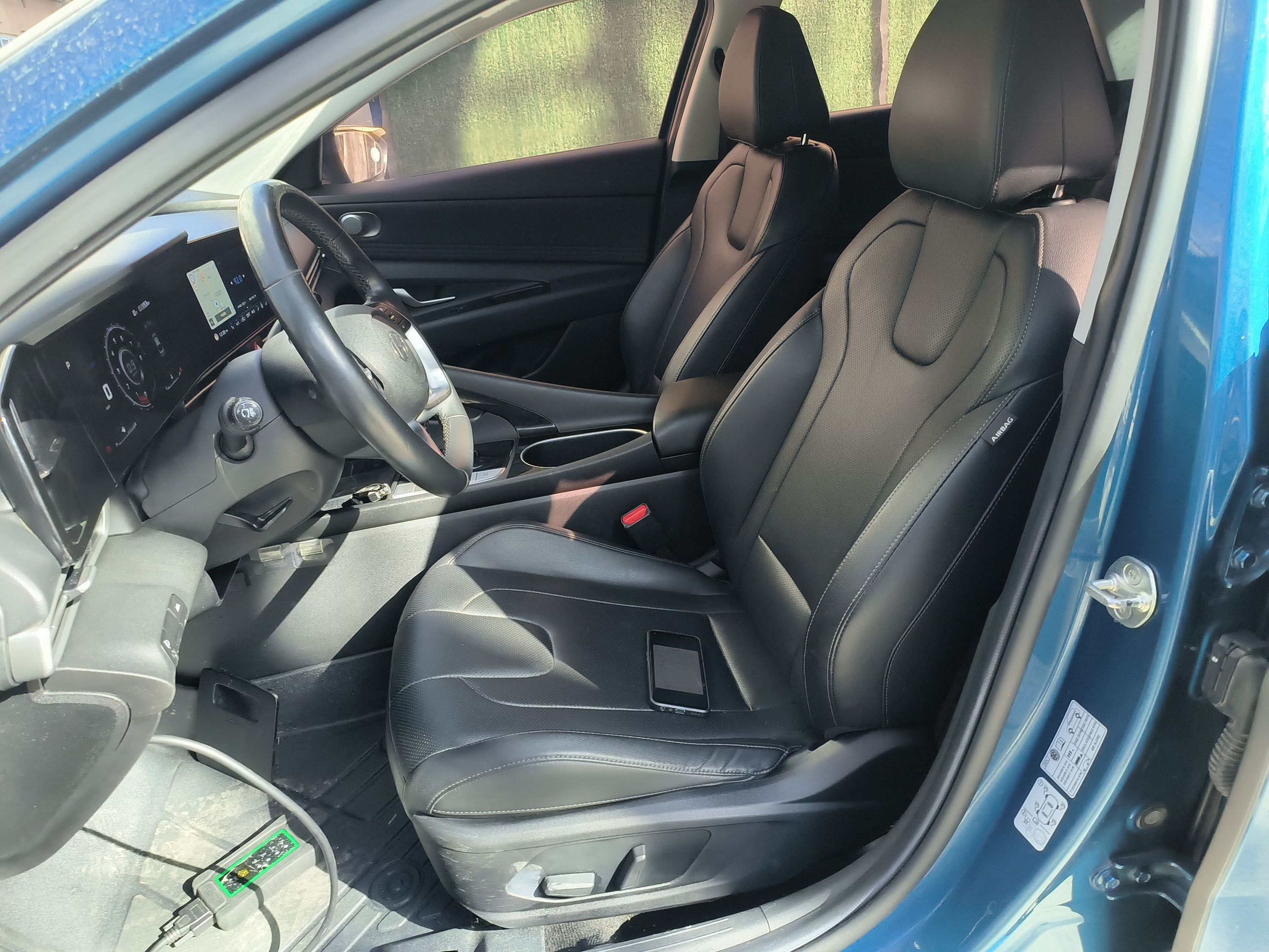 Переднее сиденье в автомобиле