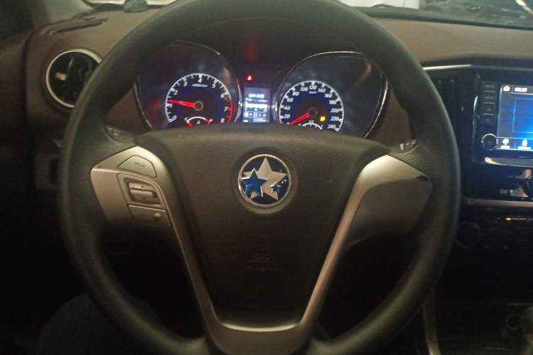 Used Venucia T70X 2016 2.0L CVT SmartFun Sport Edition
