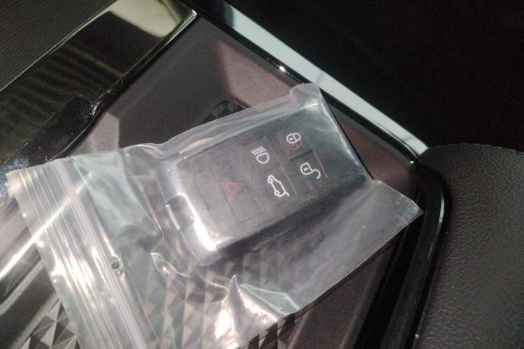 Used Land Rover Range Rover Evoque 2023 Aurora L 249 PS Collins Antique Bronze Special Edition
