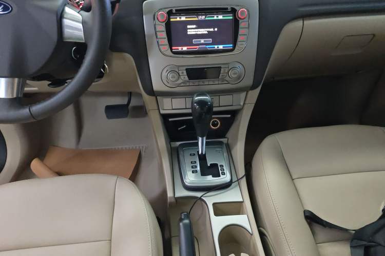 Used Ford Focus 2013 Hatchback Classic 1.8L Automatic Fashion Edition
