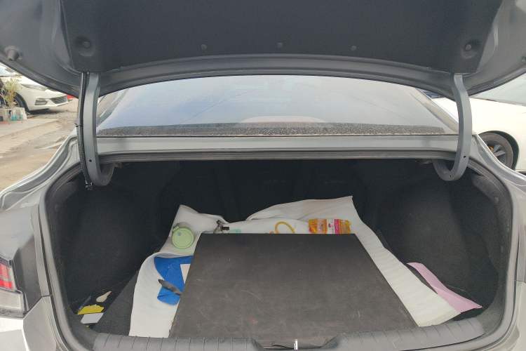 Used Hyundai Elantra 2023 1.5L CVT LUX Prestige Edition