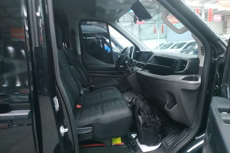 Used Ford Transit T8 2024 T8 2.0T Diesel Manual Short Wheelbase Mid-Roof 6-Seater Multi-Function Version 3/3
