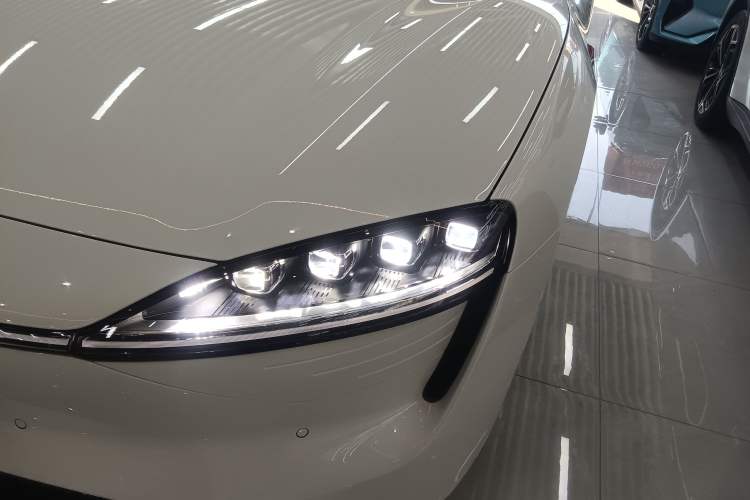 Used Hima Luxeed S7 2024 Pro Model
