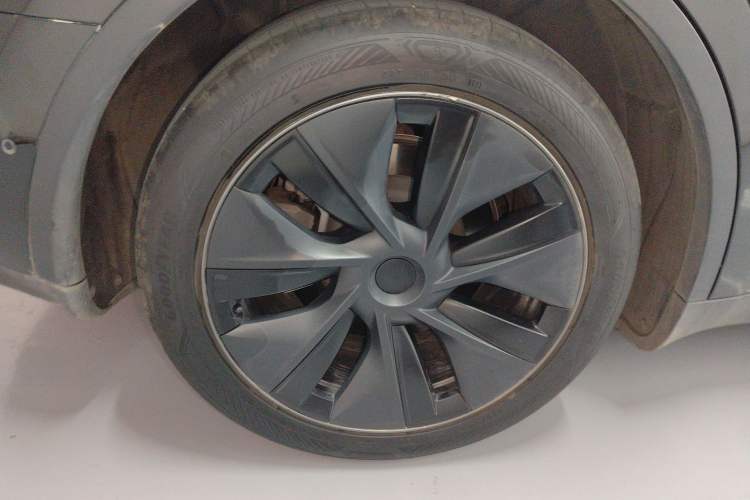 Used Tesla Model Y 2023 Rear-Wheel-Drive Version
